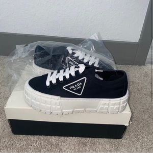 Prada platform sz 37